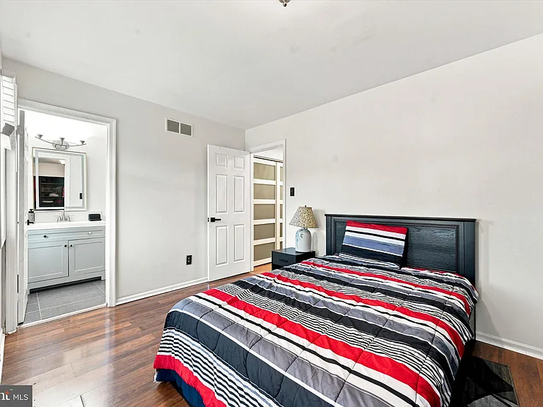 63 E Jonathan Ct — Photo 14