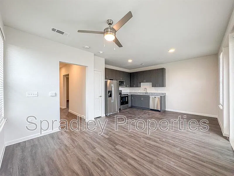 2 bed, 2.0 bath, 1000 sqft, $1,400 — Photo 2