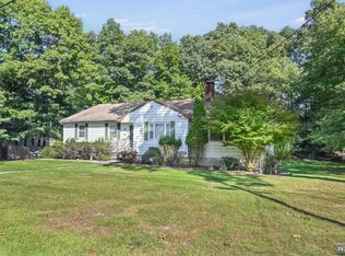 86 Oak Ave, Park Ridge, NJ 07656