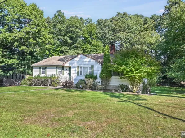 86 Oak Ave, Park Ridge, NJ 07656