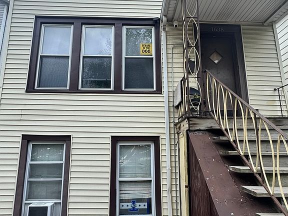 3rd image of 1638 N Campbell Ave