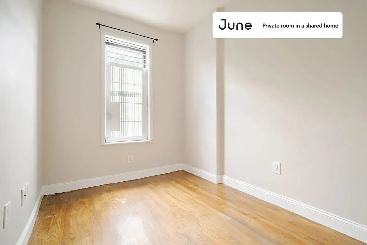 Full bedroom in 3 bed/1 bath home in Bedford-Stuyvesant #964 B — Photo 2