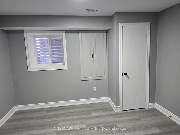 306 Bessborough Dr — Photo 5