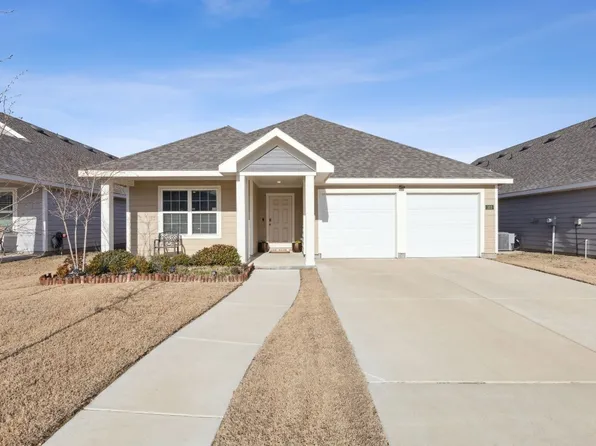 102 Clear Creek Ln, Terrell, TX 75160