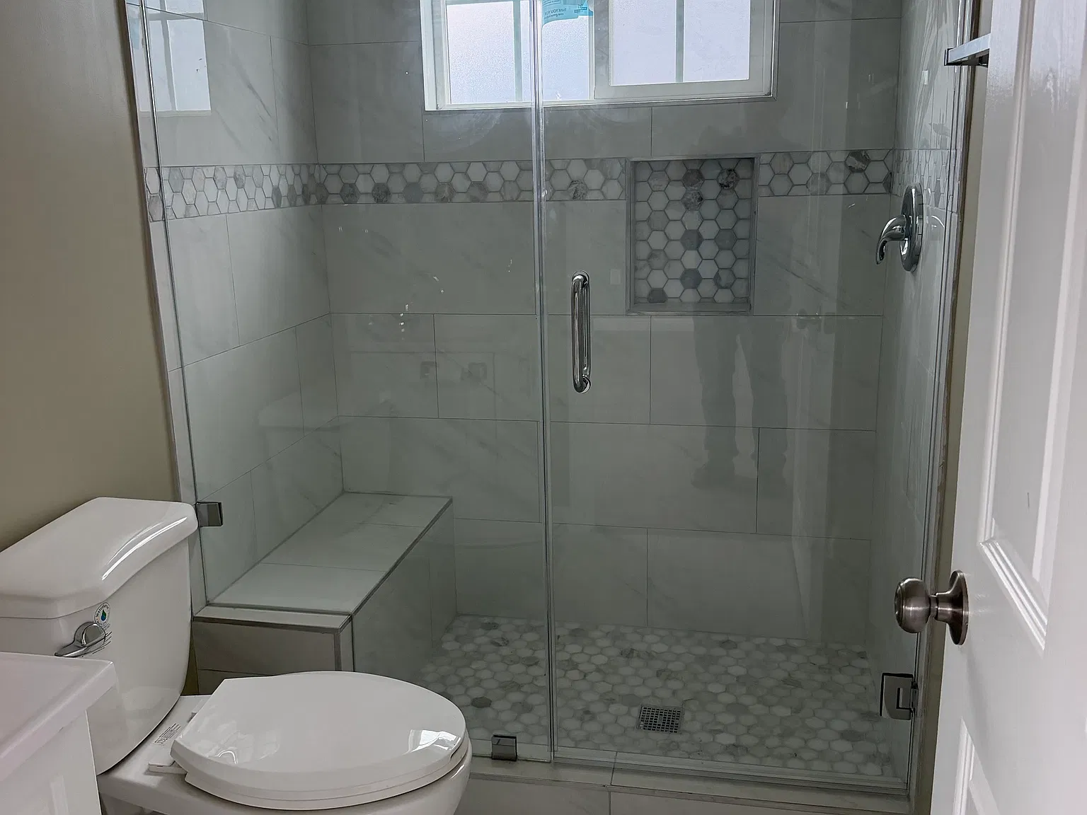 3 bed, 1200 sqft, $4,200 — Photo 3
