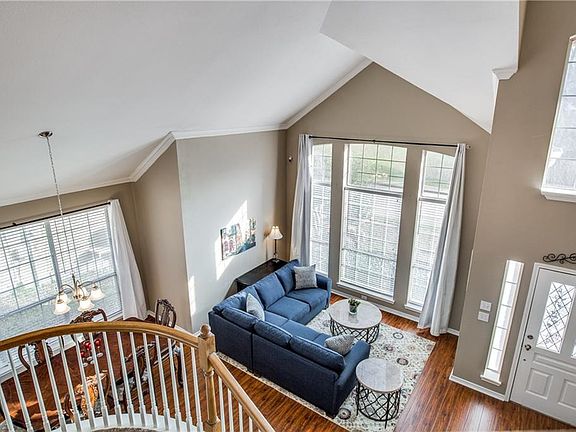 4th image of 3309 Laurel Ln