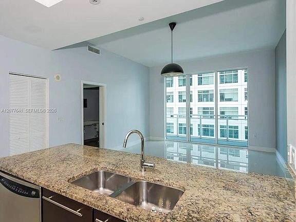 4th image of 950 Brickell Bay Dr APT 902