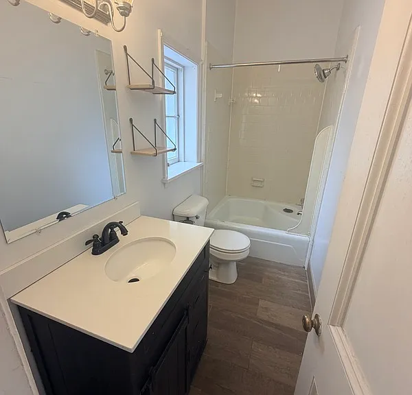 500 W Franklin St #7 — Photo 5