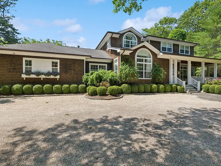 371 Sag Harbor Tpke — Photo 60