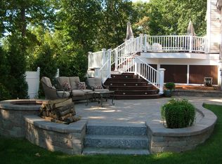 4 Saint Anthony Dr, Hudson, NH 03051