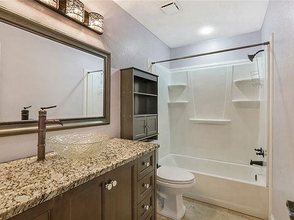 5th image of 2712 Hardwood Dr