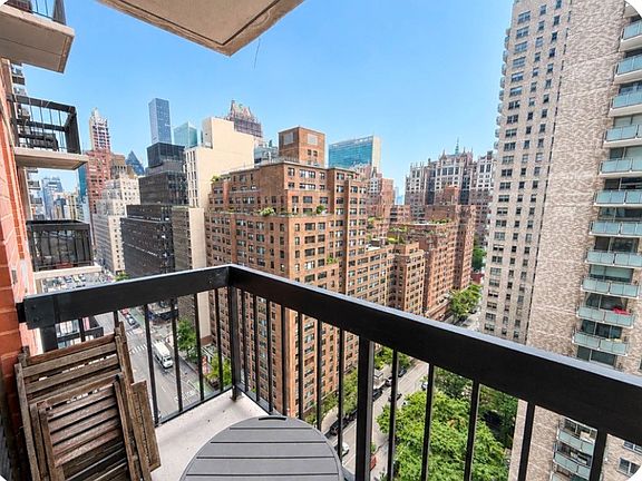 4th image of 250 E 40th St APT 19F