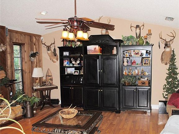 3rd image of 32 Pine Forest Ln