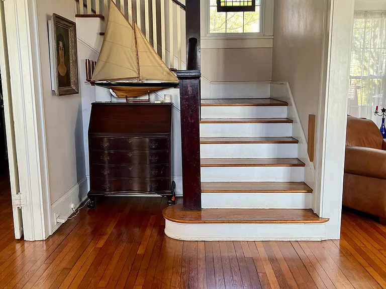 8 Colonial Pl — Photo 2