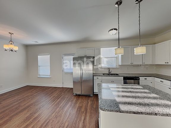 4th image of 2615 Beal St