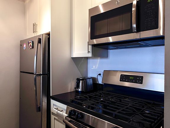 5th image of 200 E 72nd St APT 34K