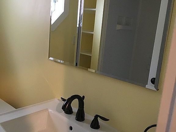 5th image of 2471 Linwood Ave