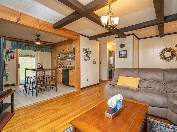 5th image of 207 Labelle St