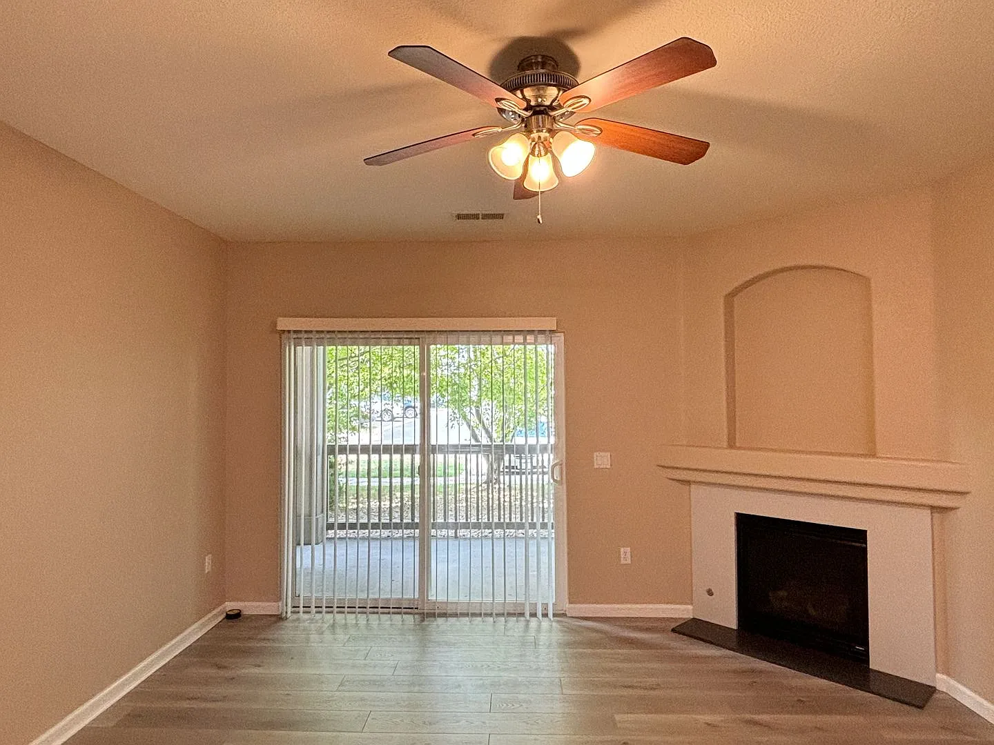 Fully Renovated 2 Bed / 2 Bath in East Aurora Available 10/01/26 — Photo 3