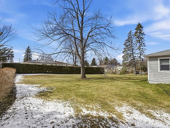 2nd image of 5 Cloverleaf Rd