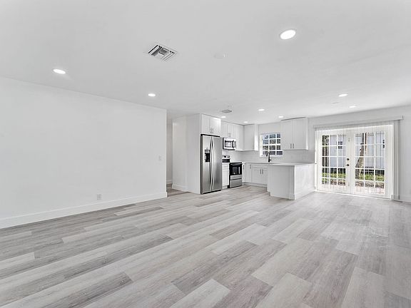 3rd image of 210 NE 6th St
