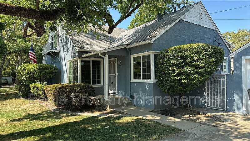 1st image of 2748-2750 Freeport Blvd