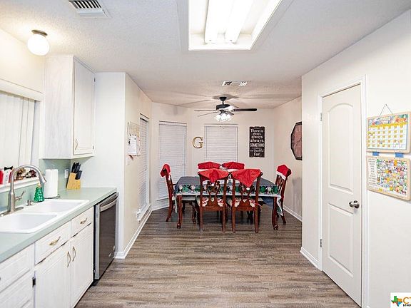 3rd image of 211 Belmoor Ln