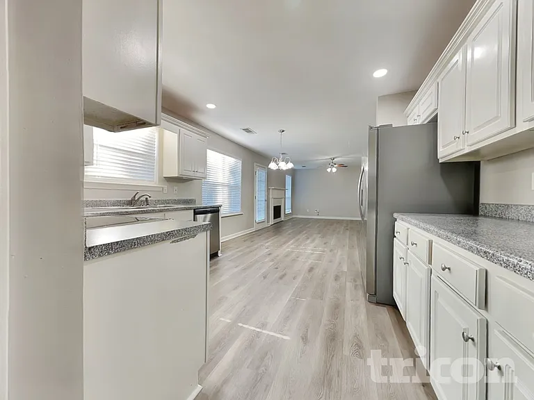 140 N Greenfield Cir — Photo 7