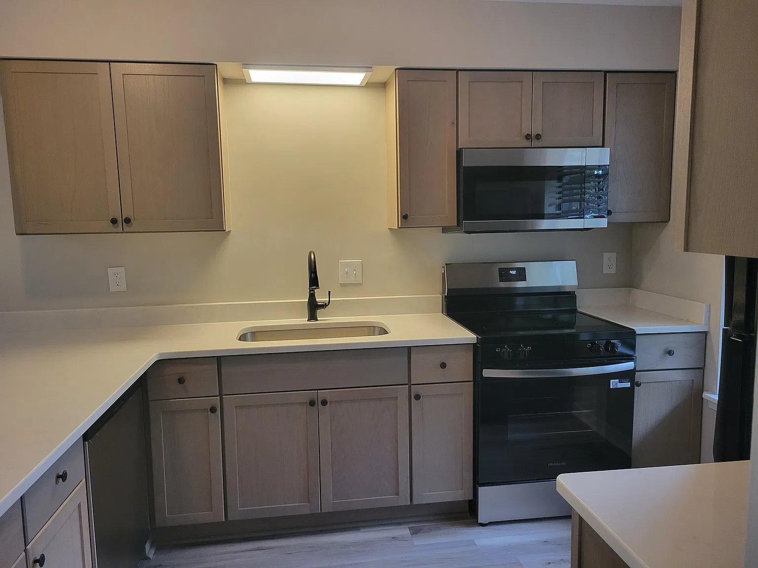 4225 The Oaks Dr — Photo 1
