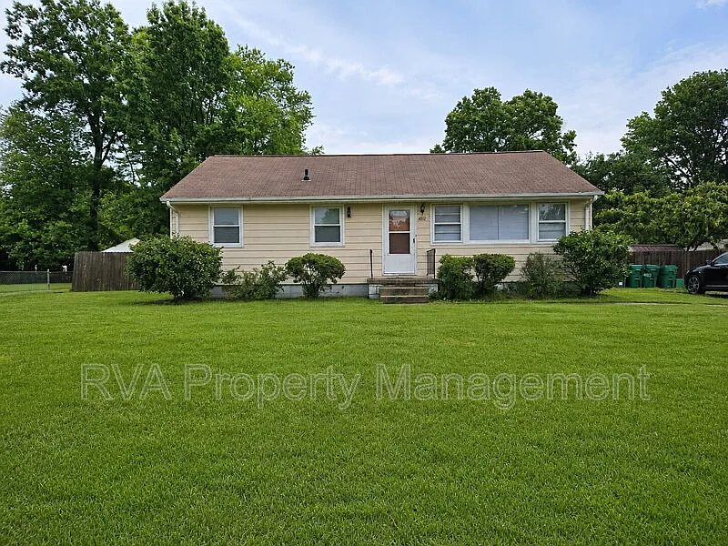 3 bed, 1.0 bath, $1,750 — Photo 2