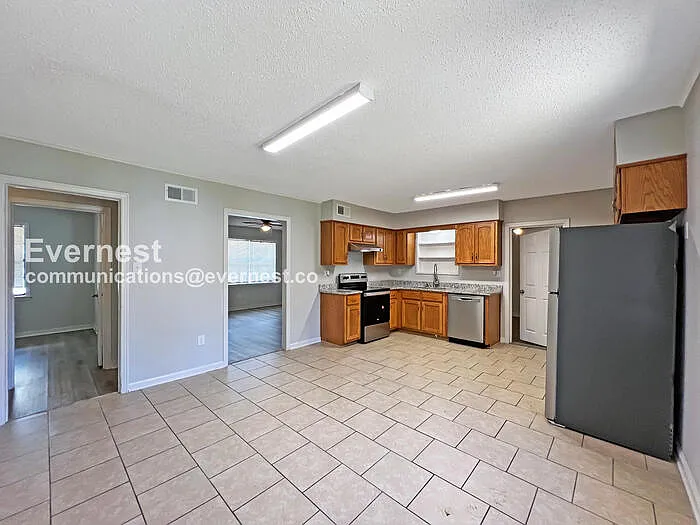 2372 Ashland Dr — Photo 5