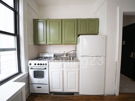 4th image of 3218 34th St APT 1F