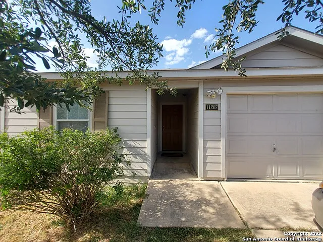 11207 Country Cyn — Photo 1