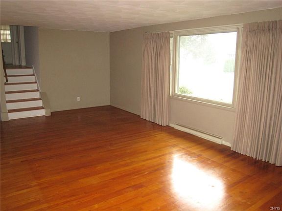 2nd image of 206 Blueberry Ln