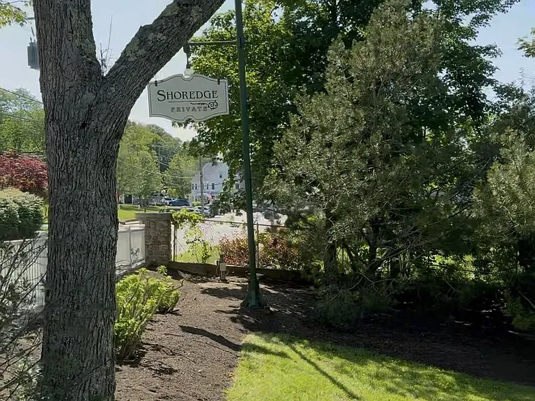 15 Lake Ave — Photo 2