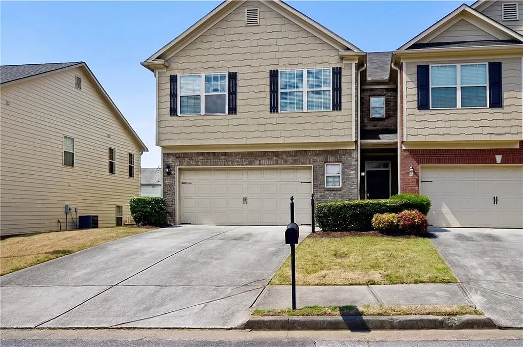 4 bed, 2.5 bath, 2300 sqft, $2,195 — Photo 1