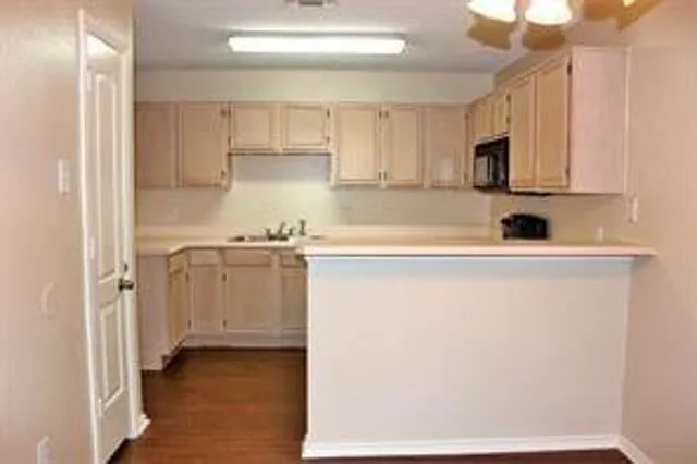 532 Majestic Park Ln — Photo 6