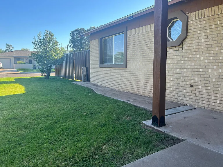 2504 Baylor Ave — Photo 3