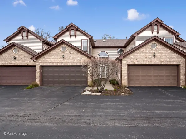 1742 Kresswood Dr, West Chicago, IL 60185