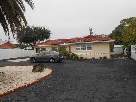 3rd image of 3140 Bayshore Blvd NE