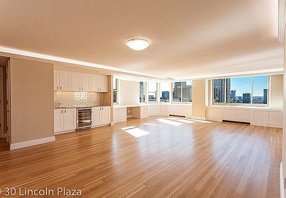 5th image of 30 W 63rd St APT 26MNO