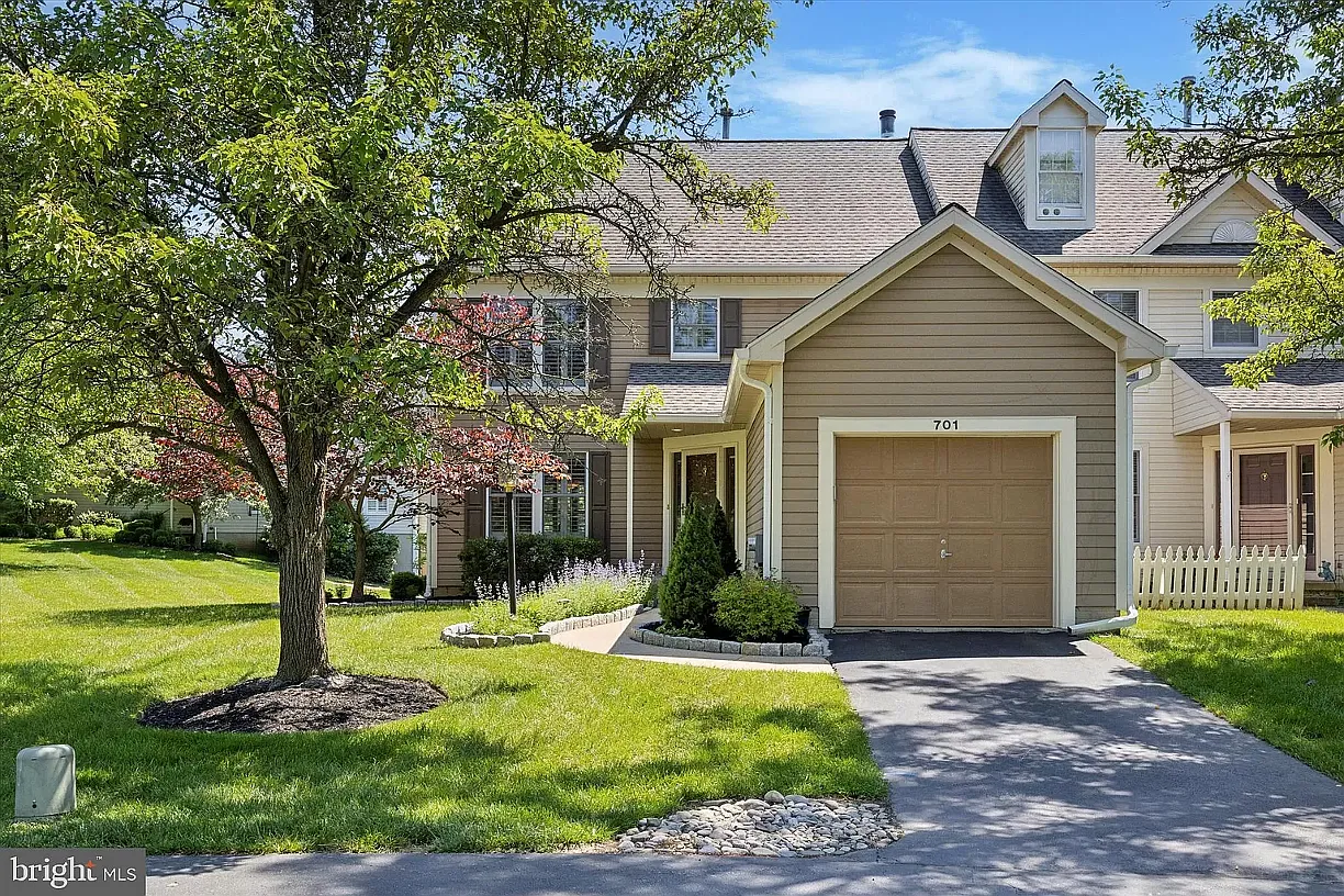 3 bed, 2202 sqft, $3,675 — Photo 1