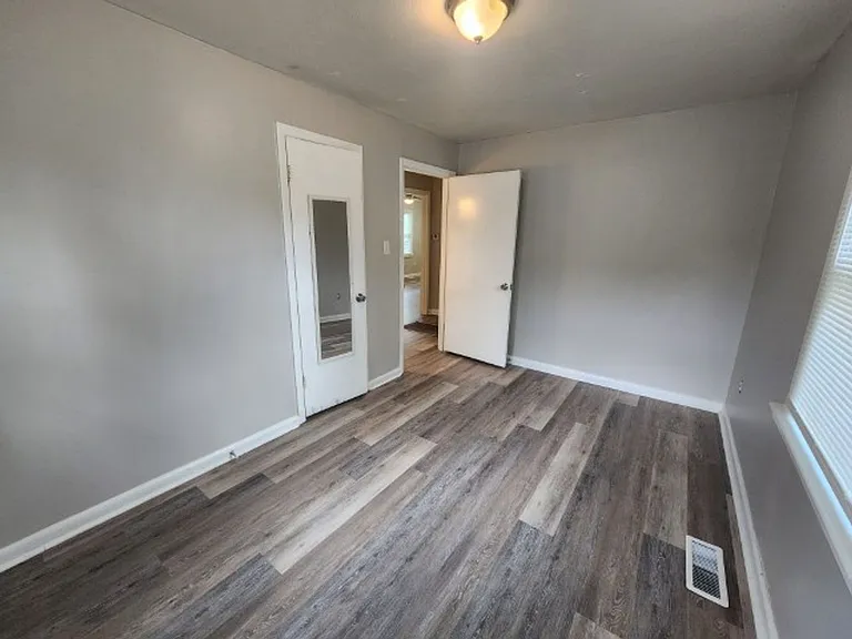 1805 W 35th St — Photo 12