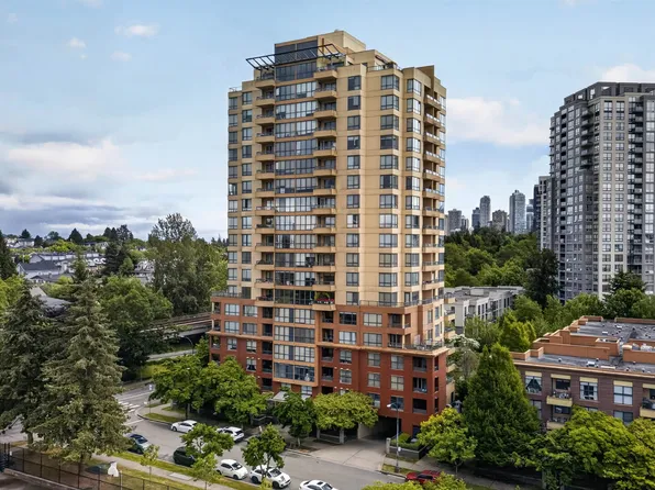 5288 Melbourne St #208, Vancouver, BC V5R 6E6