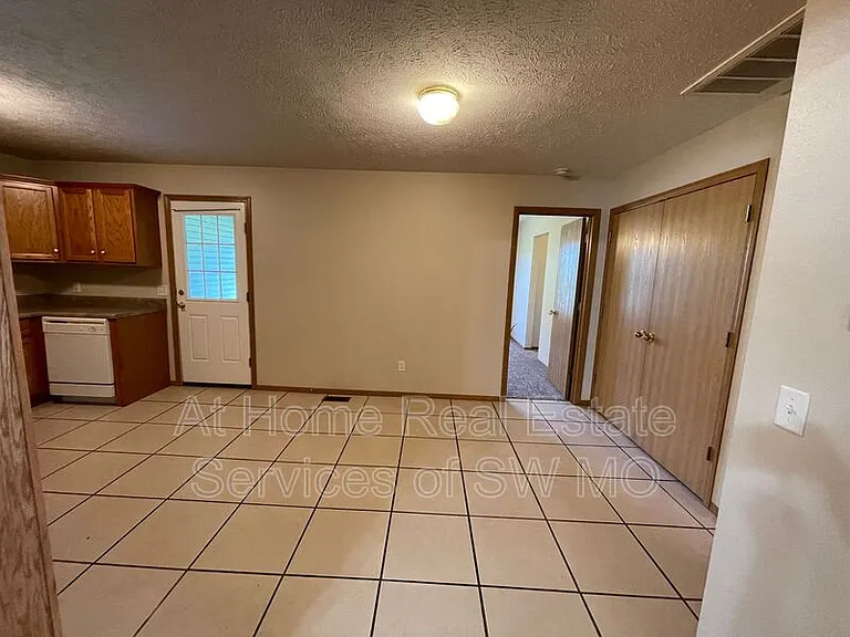 4305 W La Siesta St — Photo 3