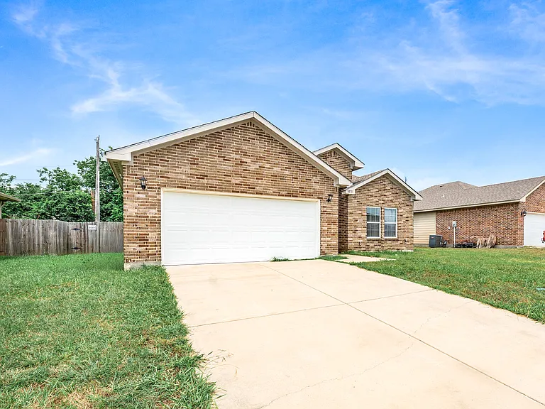 4810 Jefferson St — Photo 25