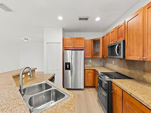 5th image of 10821 NW 76th Lane #10821