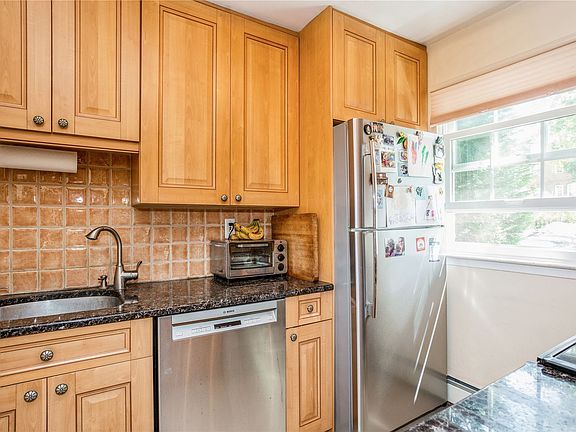 3rd image of 502 Towne House Vlg #502
