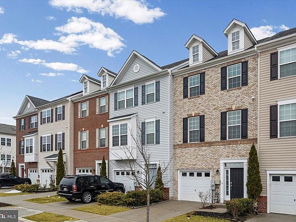 3rd image of 9442 Adelaide Ln