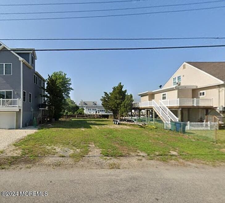 2nd image of 109 W Playhouse Drive